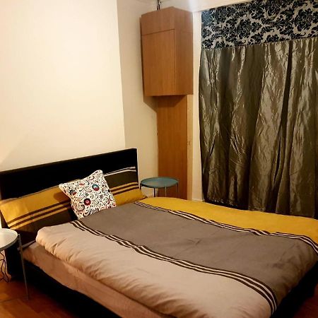 Budget House In Gants Hill Bed & Breakfast Ilford Ngoại thất bức ảnh