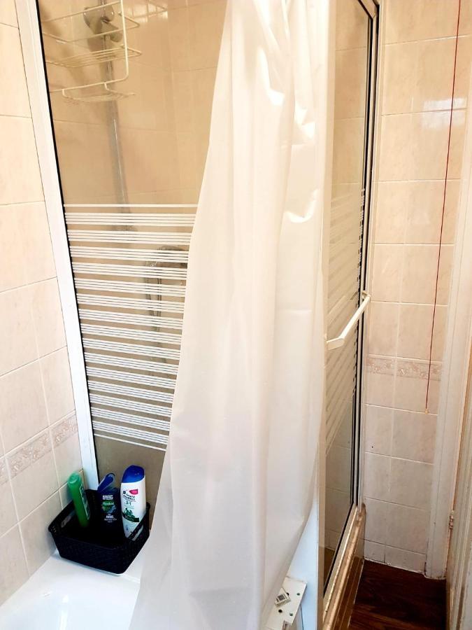 Budget House In Gants Hill Bed & Breakfast Ilford Ngoại thất bức ảnh